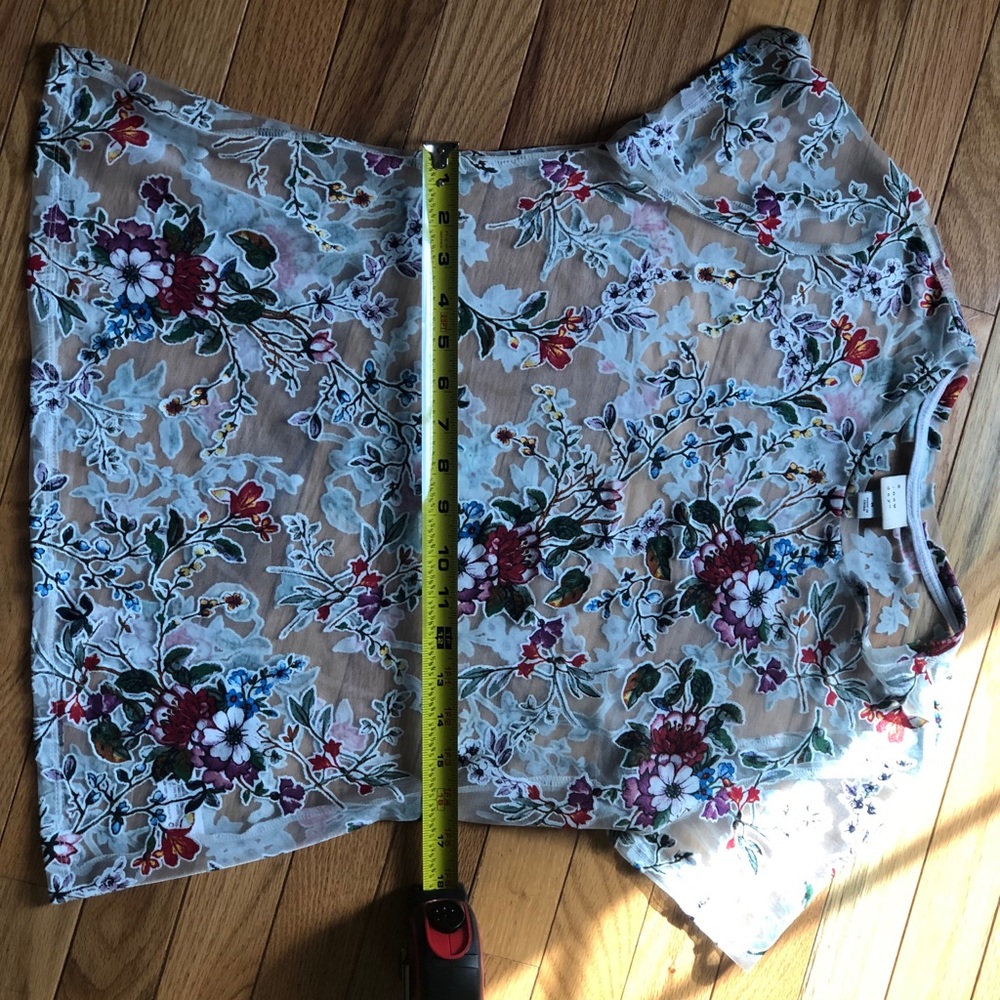T-Shirt - Picture 5 of 6